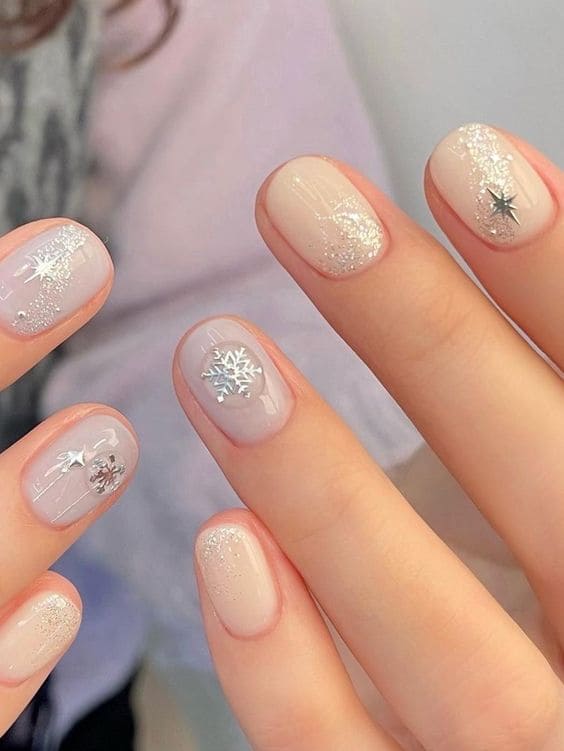 Korean snowflake nails: silver glitter