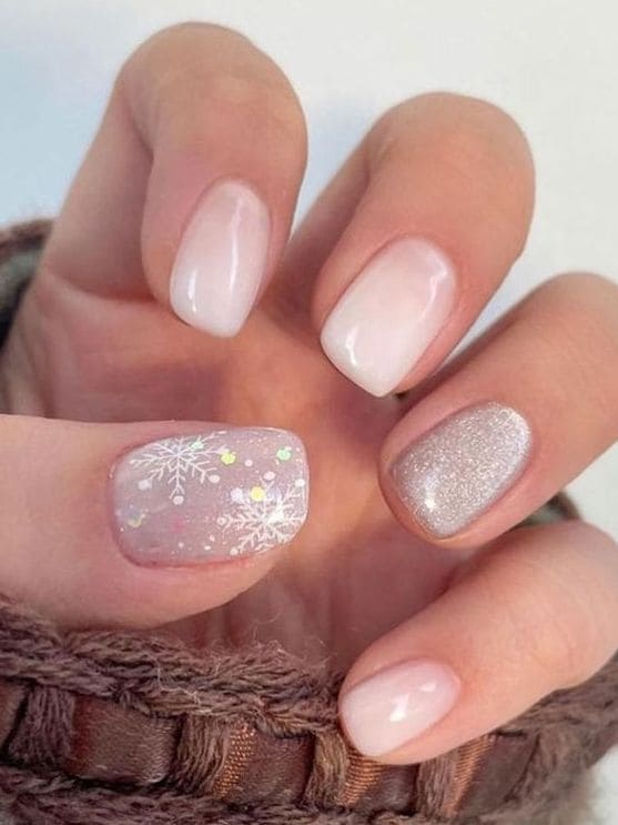 Korean snowflake nails: silver glitter