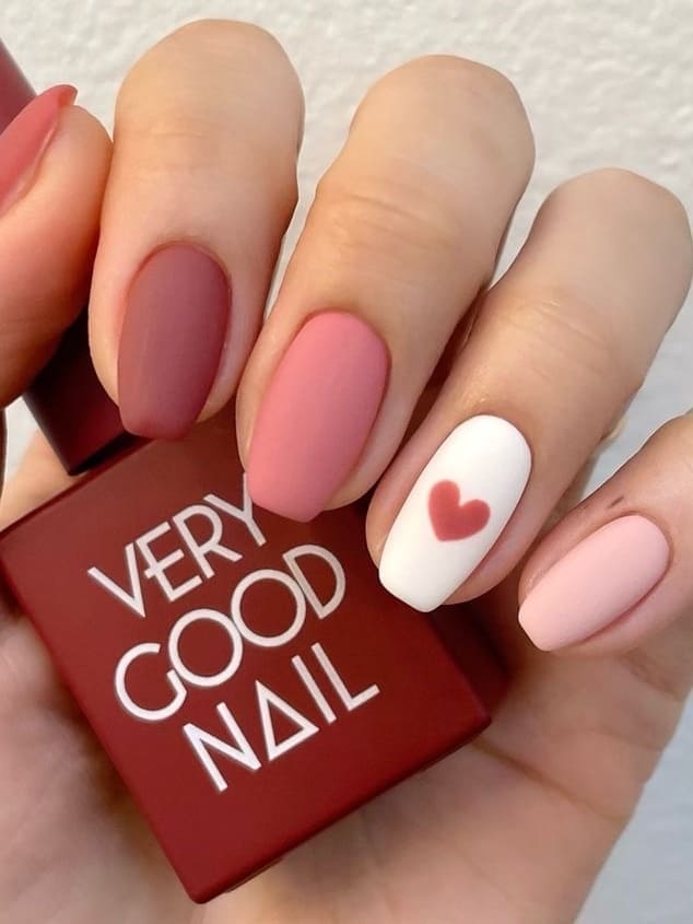 Korean Valentine's Day nail designs: various shades of rosy pink 
