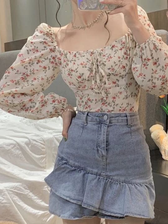 Korean Valentine's Day Outfits: floral blouse and denim mini skirt 