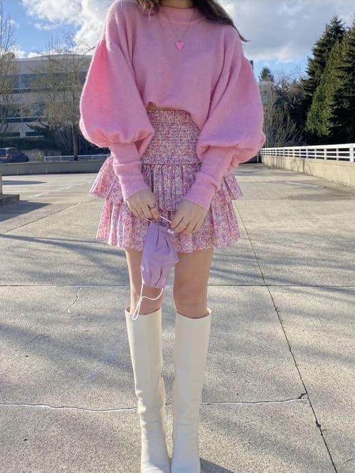 Korean Valentine's Day Outfits: pink sweater and floral mini skirt 