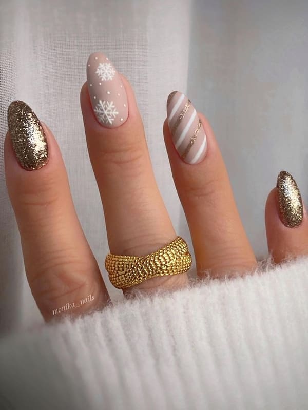 classy gold nails: snowflake 
