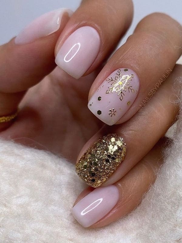 classy gold nails: snowflake 