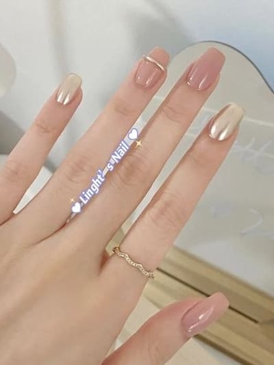classy gold nails: chrome 