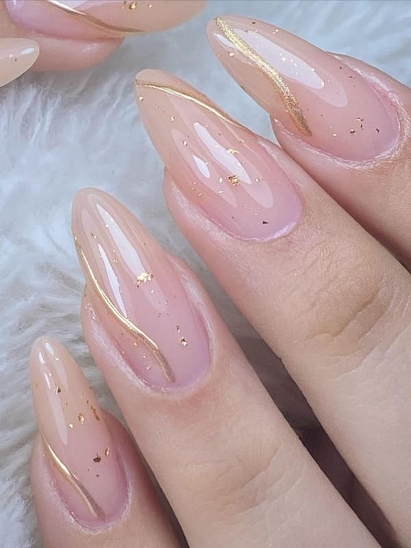 classy gold nails: foil