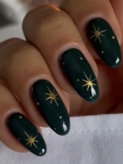 Christmas theme nails