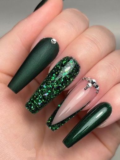 shimmery green acrylic nails 