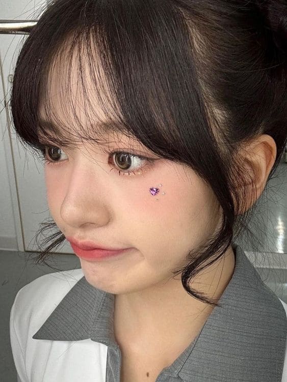 k-pop valentine's day makeup look: heart gem accent