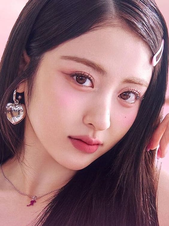 k-pop valentine's day makeup look: brown and pink 