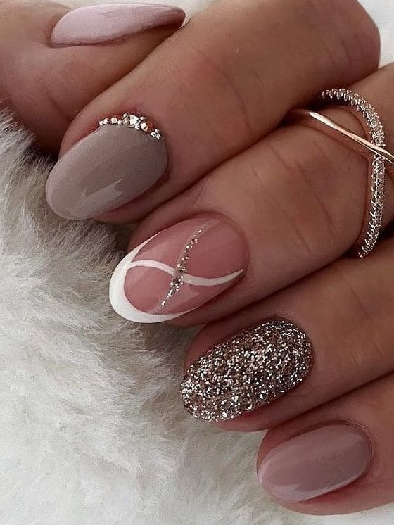 nude winter nails with glitter 