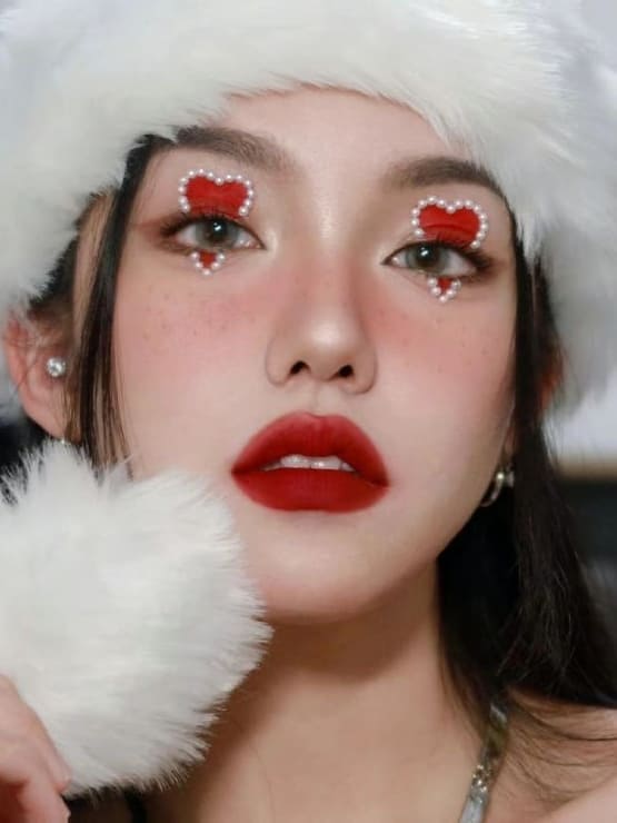 heart makeup: red heart shaped eyes and red lips