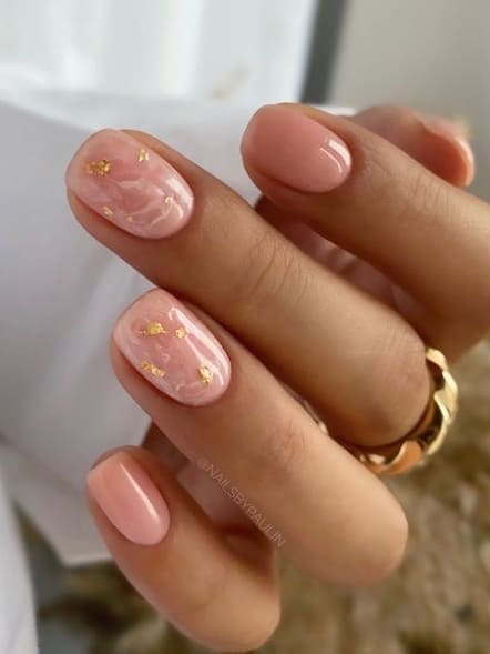 classy gold nails: foil and marble