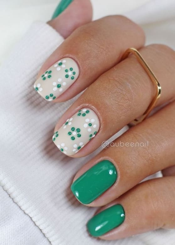 daisy nail design: green pop
