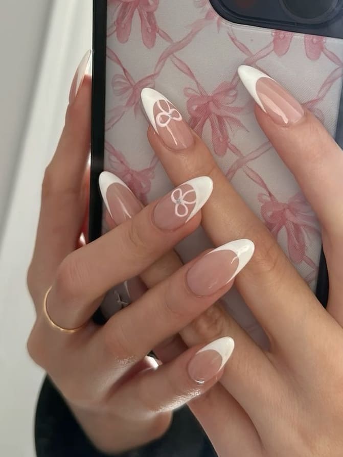 coquette nails: French tips with bows