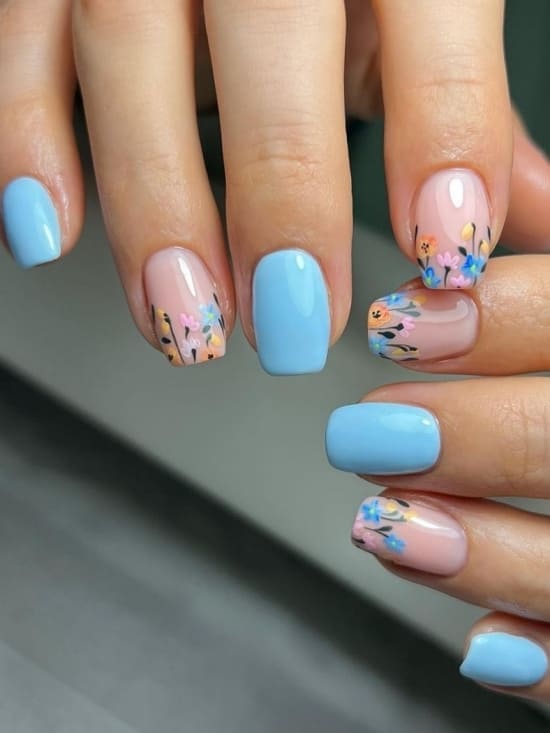 short spring nails: light blue