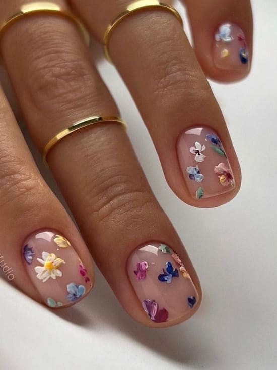 short spring nails: colorful petals