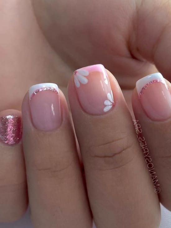short spring nails: pink and white French tips