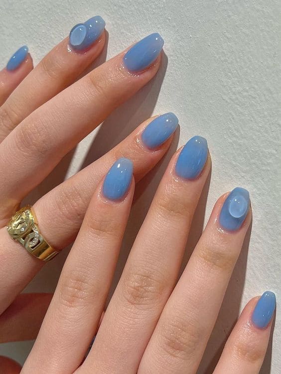 light blue nails: jelly charm 