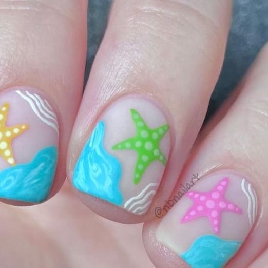 cute summer nails: colorful starfishes  