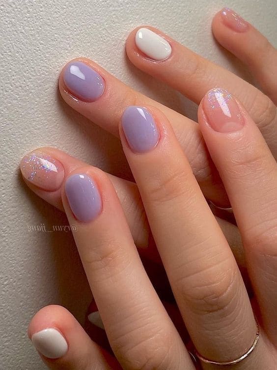 16 Charming Light Purple Nails to Try This Spring
