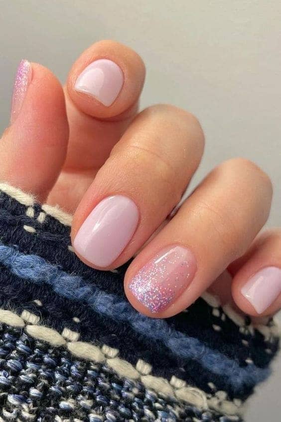 light purple nails: glitter accent 