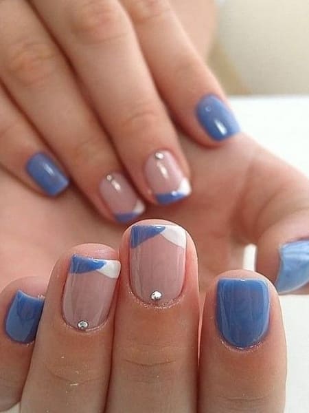 short summer nails: blue and white chevron tips