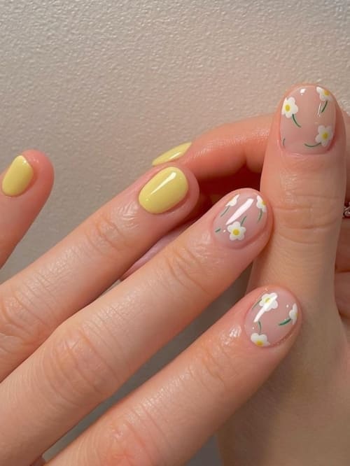 simple flower nail designs: yellow florals