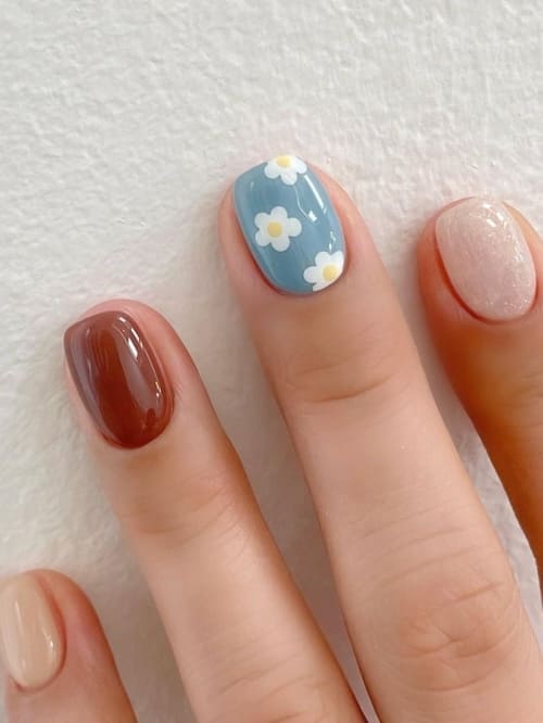 simple flower nail designs: neutrals 