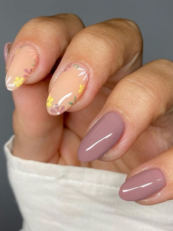 spring nail design: mauve with flowers