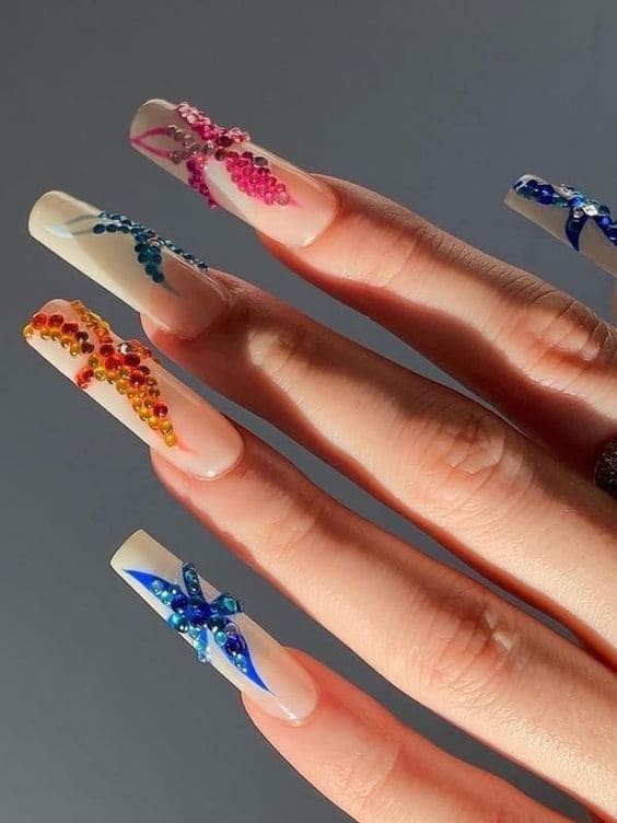 beach nail design: starfish gems