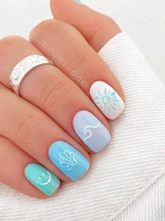 beach nail design: shades of blue 