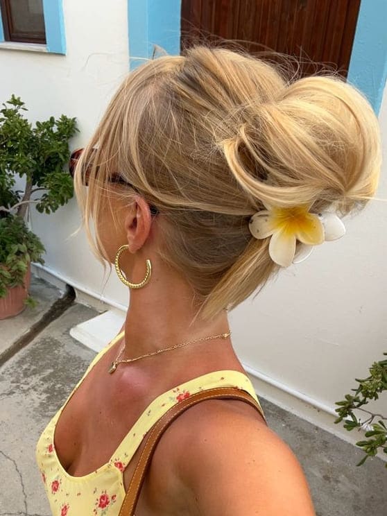 cute summer hairstyle: updo