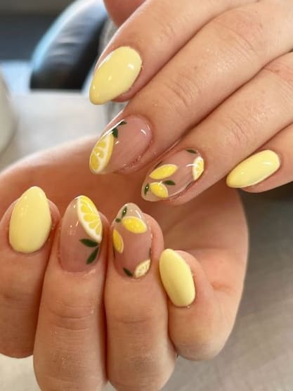 cute summer nails: lemon