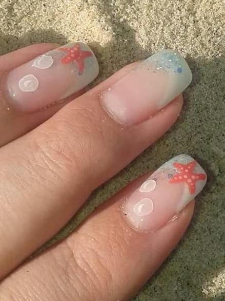 cute summer nails: beach vibe