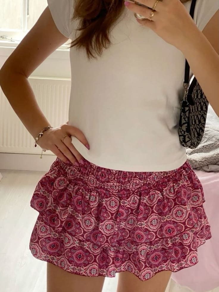 cute summer outfit: colorful ruffle mini skirt 