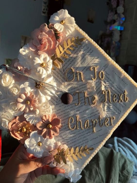 graduation cap: neutral florals