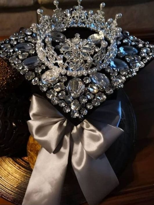 graduation cap: bow and gems