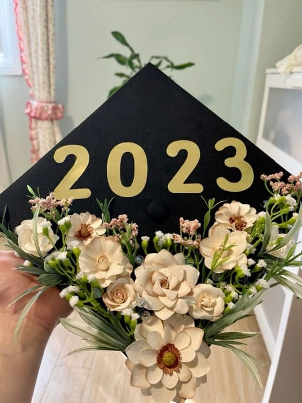 graduation cap: neutral florals