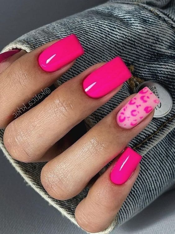 hot pink nails: leopard print 