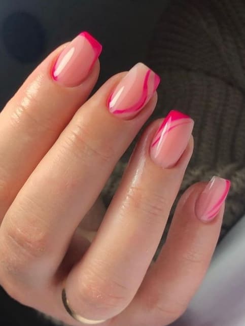 hot pink nails: simple swirls 