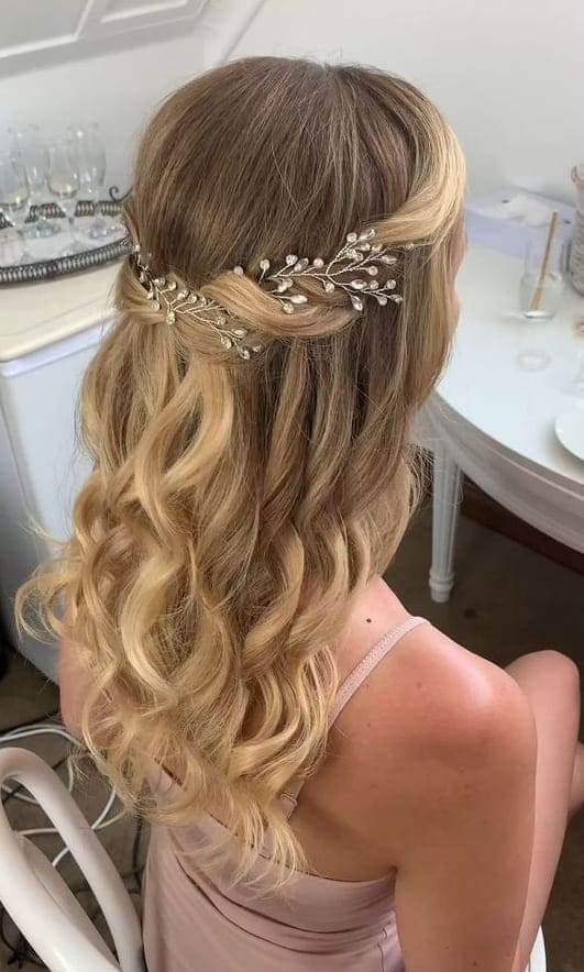 prom hairstyle: soft crown waves