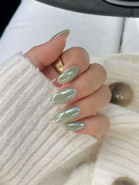 prom nails: light green chrome 