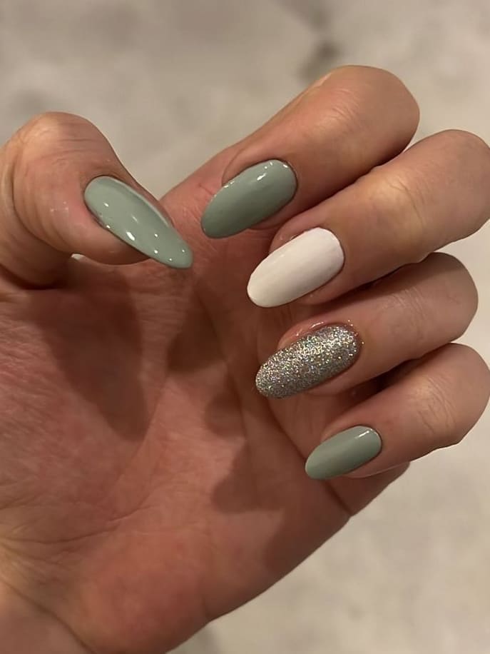 sage green nails: luxurious glitter 