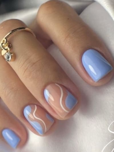 short summer nails: baby blue swirls 