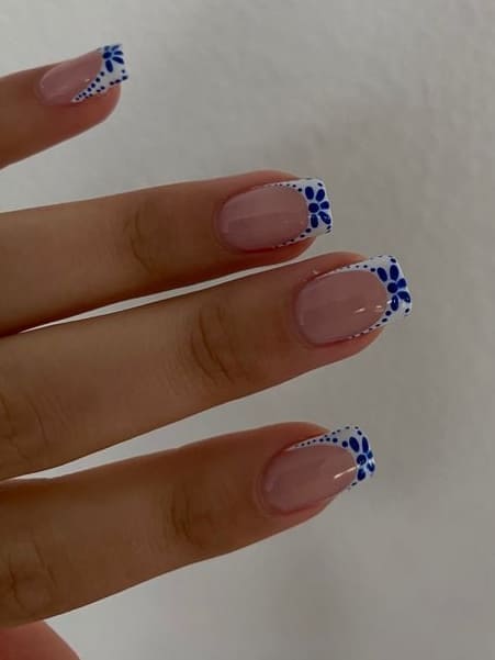 short summer nails: French tips with blue florals 