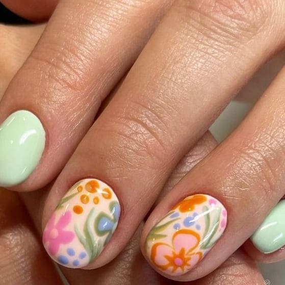 short summer nails: mint green with vibrant flowers 