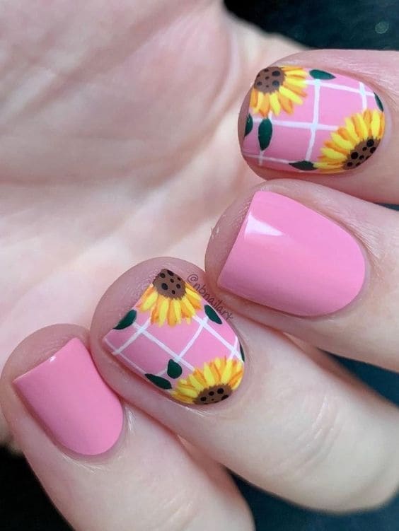 sunflower nails: pink short nails 