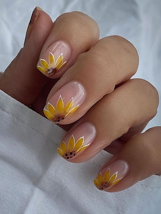 sunflower nails: side tips 