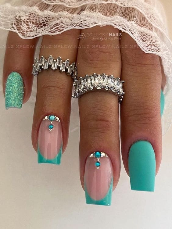turquoise nails: simple rhinestones