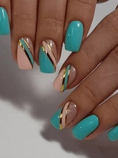 turquoise nails: geometric lines
